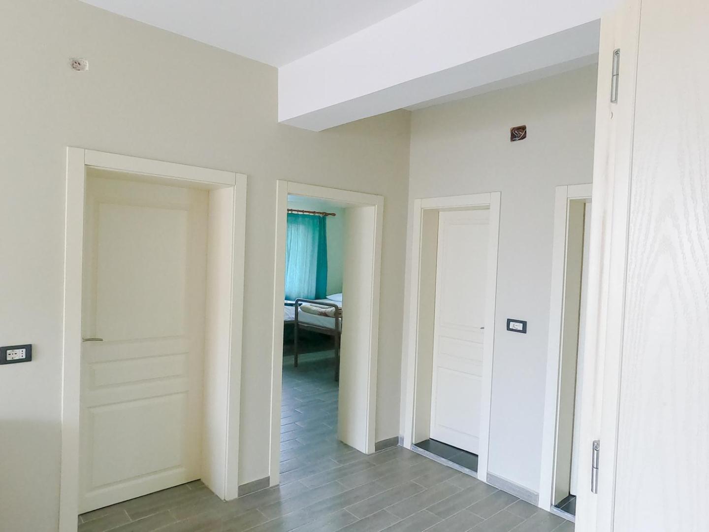 Klerichi Hotel Тирана Экстерьер фото
